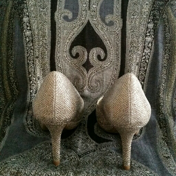 EUC Bandolino Gold Glitter Peep-toe heals - Picture 3 of 3